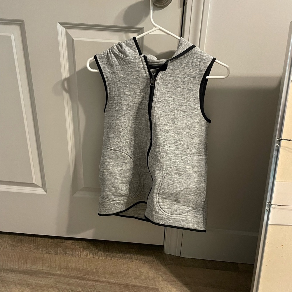 EUC Lululemon running vest.